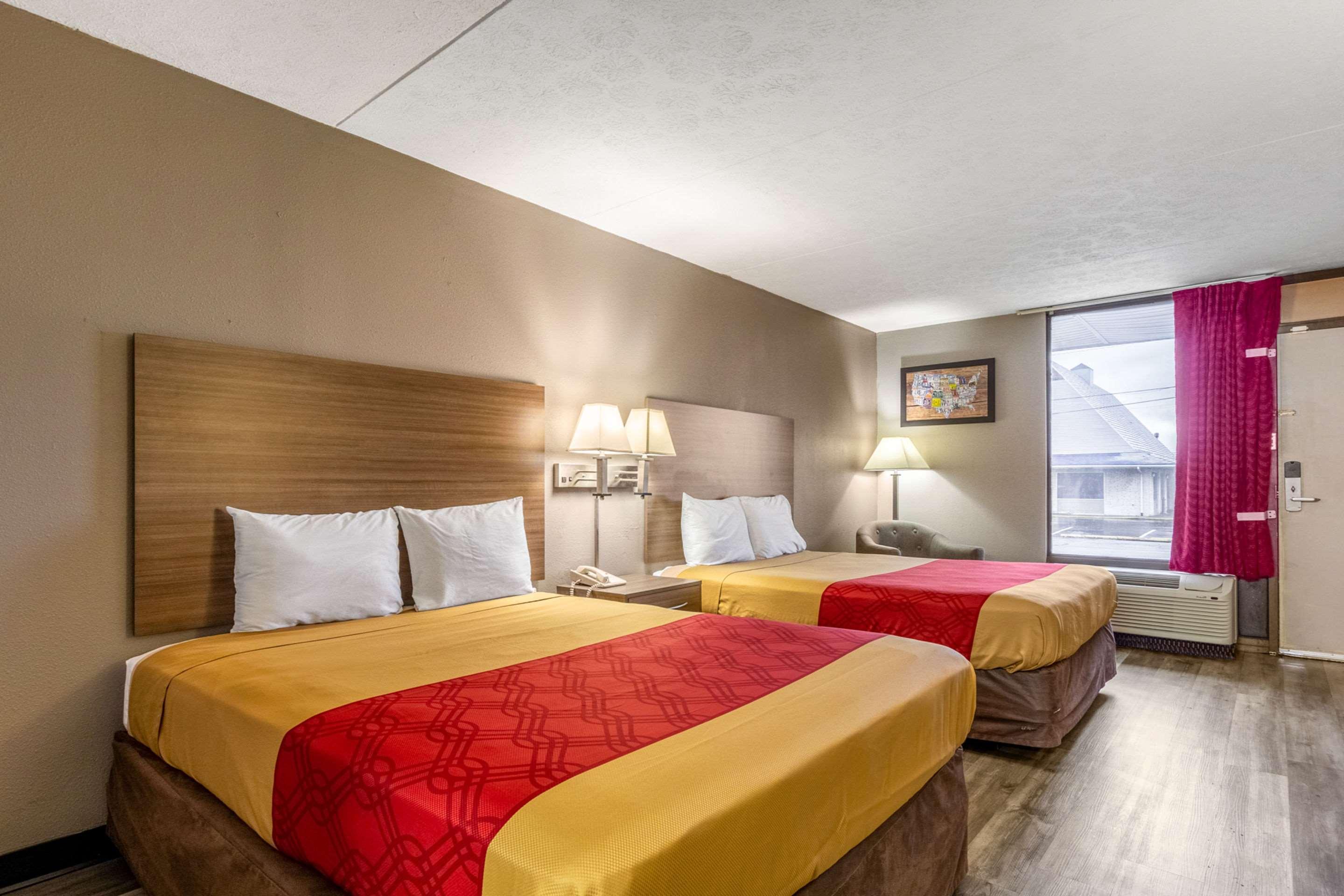 Econo Lodge Seymour Exteriör bild